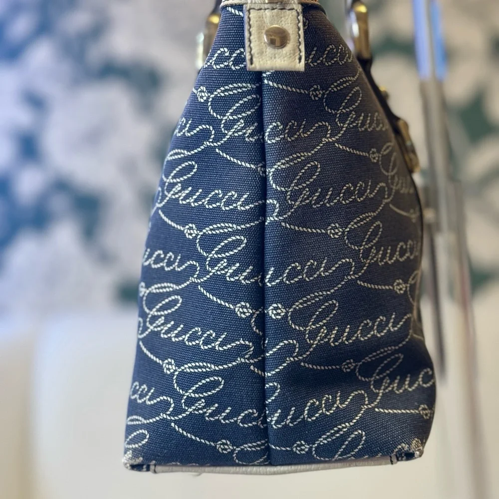 Gucci Navy and Cream Shoulder Bag - Picture 3 of 13